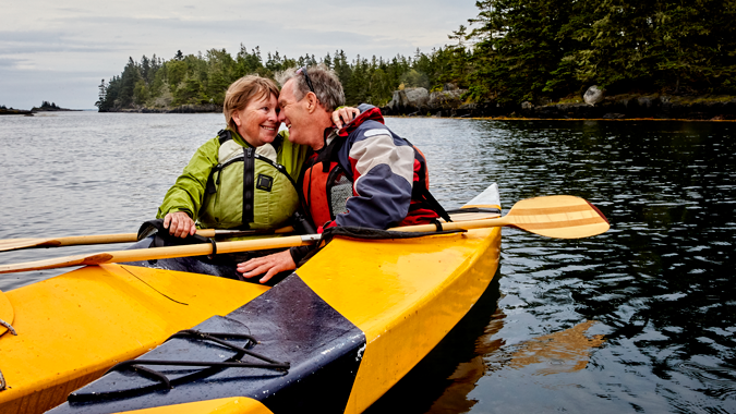 iStock 89974305 couple in canoe