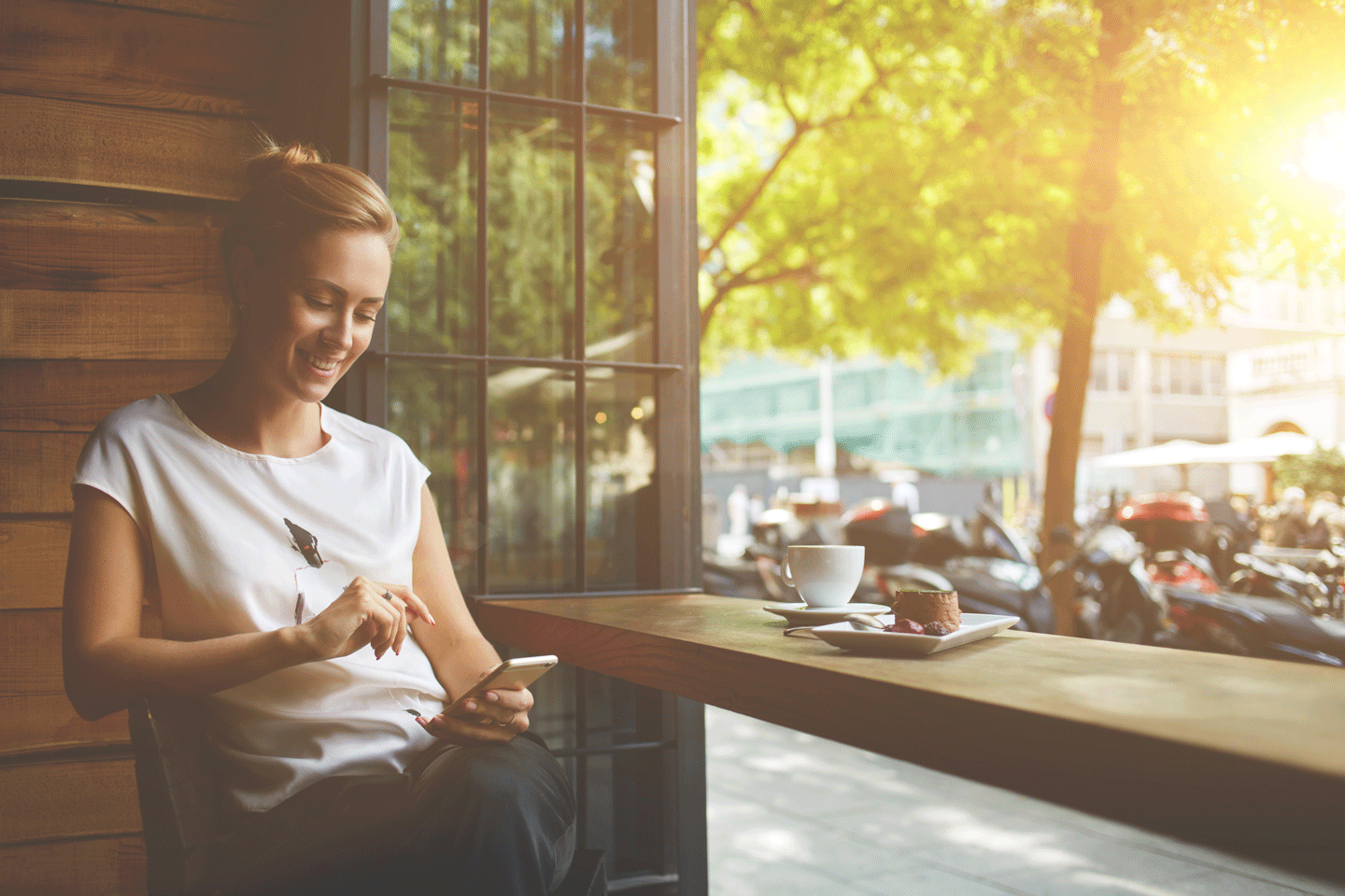 shutterstock 406600138 lady at cafe